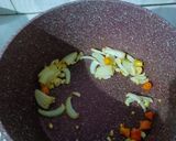 Foto langkah ke 1 dari resep Tumis ayam giling.
