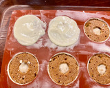 Foto del paso 11 de la receta: Tartitas de chocolate “negro y blanco”, rellenas con crema de nueces