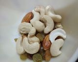 A picture of step 2 of Sheer Khurma.