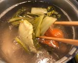 Hình bước làm 3 của món Canh bún sườn cải chua