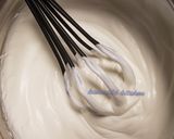 A picture of step 4 of Chocolate mousse stuffed Oreo mini pie.