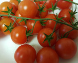 Foto del paso 2 de la receta: Ensalada de escarola, granada, maíz y tomates cherry 
