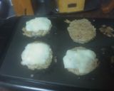 Foto del paso 3 de la receta: Hamburguesa con cebolla, queso majorero y papas onduladas