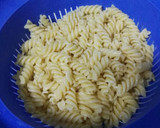 Foto del paso 5 de la receta: Espirales con crema de queso y albahaca