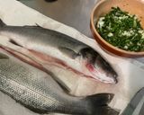 Une image de l'étape 2 de Bars farcis oseille, persil, ail et oignon grillés à la plancha.