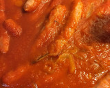 Foto del paso 2 de la receta: Longanizas (o salchichas) encebolladas con tomate