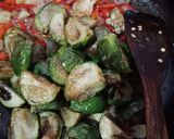 Foto langkah ke 6 dari resep Tumis Terong Bulat Teri Pedas.