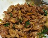 Foto langkah ke 8 dari resep Chinese Pork and Ginger stir fry a.k.a Tumis Daging Babi Jahe.