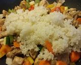 Foto del paso 5 de la receta: Pollo con arroz y verduras🌺