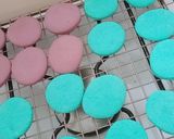 Foto del paso 3 de la receta: Alfajores de colores