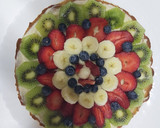 Foto del paso 4 de la receta: Tarta de frutas 🍎🍓🍓🥝 con crema pastelera...