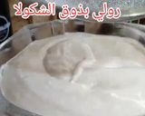 صورة لخطوة 4 من وصفة رولي بذوق الشوكولا