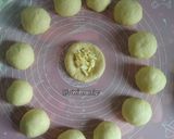 Foto langkah ke 3 dari resep Roti sosis isian keju mozzarella.