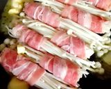 Foto langkah ke 1 dari resep Beef Enoki Roll.