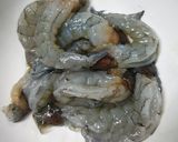 Hình bước làm 1 của món Tôm kho nước dừa