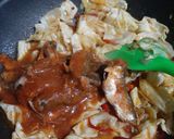 Foto langkah ke 3 dari resep Tumis Sarden sayur Kol.