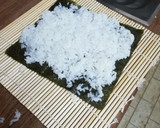 Foto del paso 8 de la receta: Sushi de salmón y aguacate