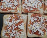 عکس مرحله 1 از دستور پیتزا با نون تست🍕🍕🍕🍞🍞🍞