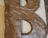 Foto del paso 2 de la receta: Torta con forma de letra 🅱️ decorada brownie y merengue!