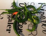 Une image de l'étape 1 de Piments verts doux aux tomates et oignon de roscoff.
