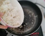 Hình bước làm 6 của món Cơm chiên chả trứng