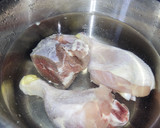 Foto del paso 1 de la receta: Sopa de pollo y res con viandas