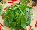 รูปขั้นตอนการทำที่ 3 ของ "ขนมจีนแกงเขียวหวานไก่"