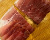 Sonkába tekert camembertes csirke spárgával és zöldséges rizzsel recept fázis 3 fotója