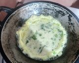 Foto langkah ke 4 dari resep Telur Dadar Golden Delight.