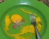 Foto langkah ke 2 dari resep Telur Dadar Horenzo.