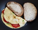 Hình bước làm 2 của món Bánh Mì kẹp Trứng Phômai 🧀🍳🥖🍅☕ #cleaneating