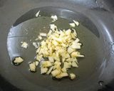 A picture of step 2 of Spring Onion & Red Capsicum Pasta.