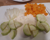Foto del paso 1 de la receta: Salteado de cebolla, calabacín, champiñones y calabaza 🎃