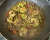 Foto langkah ke 2 dari resep Tumis terong daging cincang.