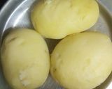 A picture of step 2 of Dabeli.