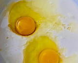 Foto del paso 3 de la receta: TORTA SALADA DE CEBOLLAS Y QUESOS 🧅🧀🥚🍶🧅🧀🥚🍶
