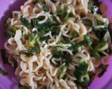 Foto langkah ke 2 dari resep 527. Omelet Mie.