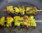 கிரீன் சிக்கன் டிக்கா கிரேவி (Green chicken tikka gravy recipe in tamil) ரெசிபி ஸ்டேப் 5 புகைப்படம்