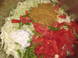 કોબીજ - ટામેટા નું સલાડ (Cabbage Tomato Salad Recipe In Gujarati)