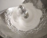 Foto langkah ke 2 dari resep Swiss Meringue Buttercream.