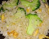 รูปขั้นตอนการทำที่ 4 ของ ข้าวผัดบล็อคโคลี่ | Broccoli Fried Rice