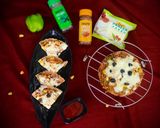 પનીર ચીઝી ભાખરી પીઝા (Paneer Cheesy Bhakhri Pizza Recipe In Gujarati) રેસીપી સ્ટેપ5ફોટો