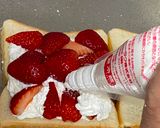 A picture of step 3 of Strawberry Sandwich.