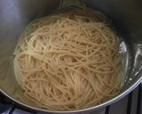 Foto del paso 5 de la receta: Camarones con salsa de espinacas y fideos