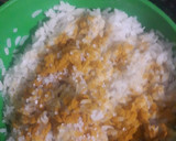 A picture of step 1 of Kanda poha.