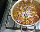 A picture of step 4 of Aloo chicken 🐓.
