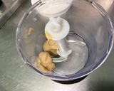 Une image de l'étape 1 de Sauce salade à la moutarde, noisette, abricot et persil.