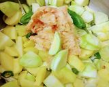 A picture of step 2 of Summer Squash and Potatoes in One Pot.