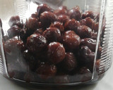 Foto del paso 1 de la receta: Guindas en licor casero