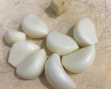 Foto langkah ke 1 dari resep Garlic Oil 🧄.